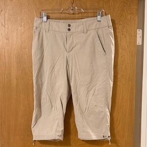 Columbia Women’s Omni-Shield Hiking Capris EUC Size 10